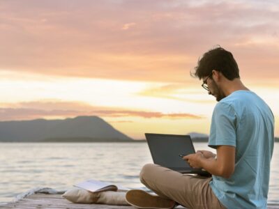 Digitaler Nomade werden Arbeiten und Leben unterwegs meistern